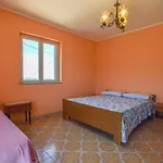 Сasa de vacaciones 2 Bedroom Beautiful In Sinagra